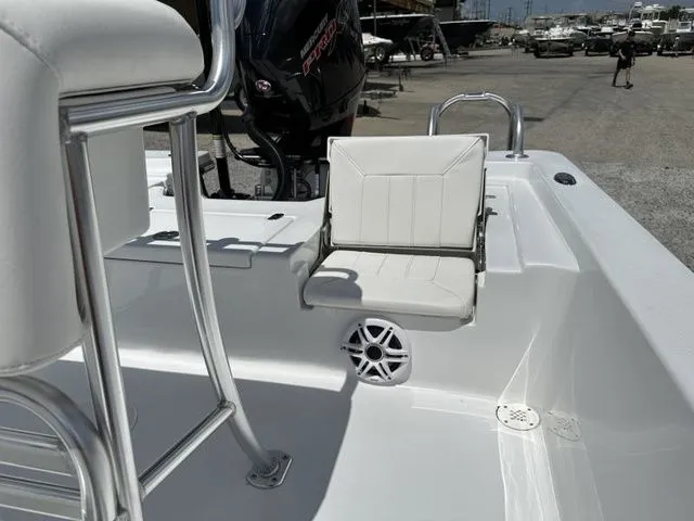 Slide: The Image of Blazer 2220 Fisherman 2023 - 11