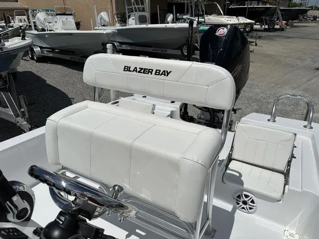 Slide: The Image of Blazer 2220 Fisherman 2023 - 4