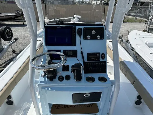 Slide: The Image of Blazer Bay 2440 2023 - 4