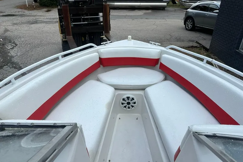 Slide: The Image of 1991 Chris-Craft 167 Concept boat interior with red and white seating. - 4