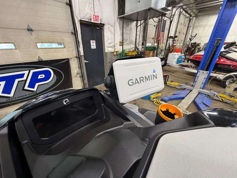 Slide: The Image of Sea-Doo FishPro Trophy 170 iDF iBR Tech Package 2024 - 6