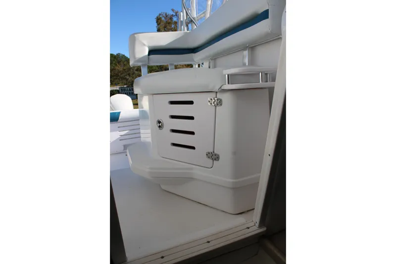 Slide: The Image of 2008 Pro-Line 29 Express O/B boat interior seating and storage compartment. - 31