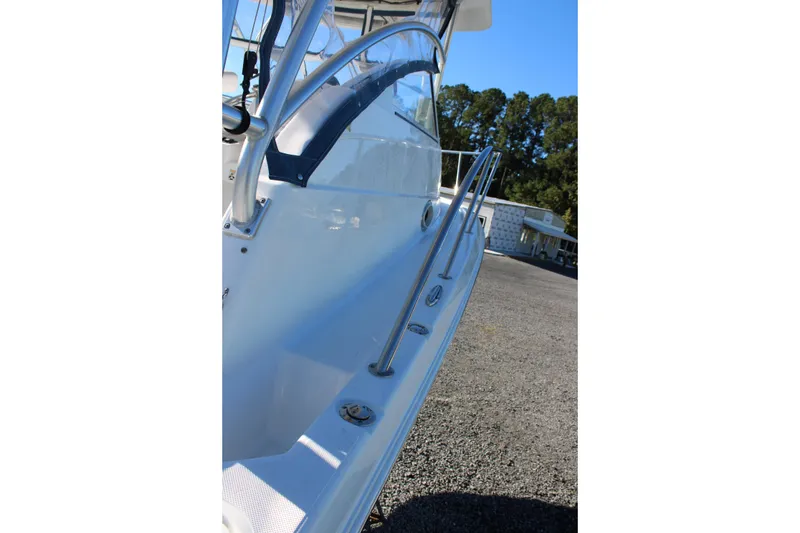Slide: The Image of 2008 Pro-Line 29 Express O/B boat side view with railing and clear blue sky. - 36