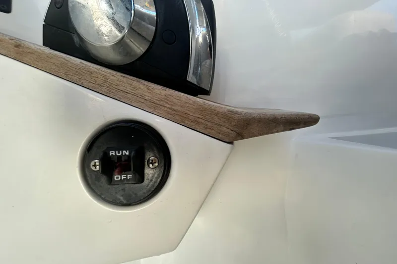 Slide: The Image of Control panel of Rand Supreme 27 boat, featuring a run/off switch, 2022 model. - 28
