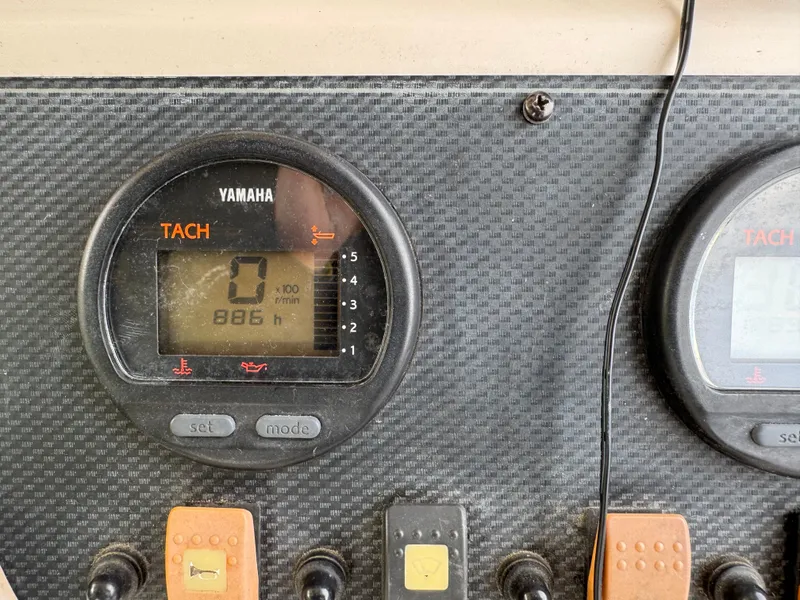 Slide: The Image of Yamaha tachometer on 2004 Grady-White Marlin 300 boat dashboard, showing 886 hours. - 16