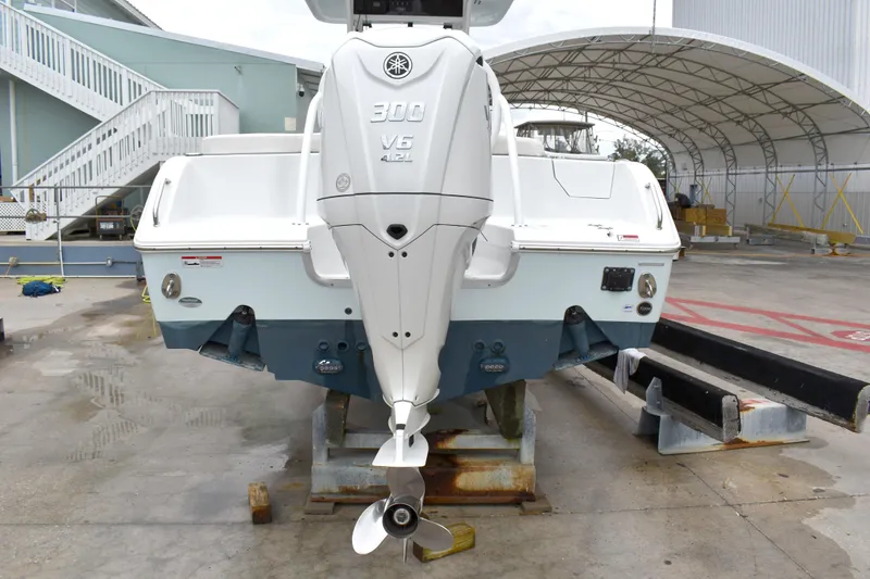Slide: The Image of 2023 Sea Hunt Ultra 255 SE boat with Yamaha 300 V6 engine in a marina. - 52