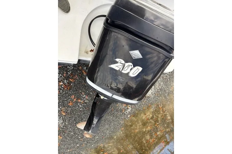 Slide: The Image of Outboard motor on 2006 Trophy PRO 23 Center Console boat, labeled "200". - 12