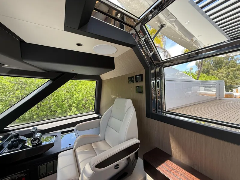 Slide: The Image of Azimut Magellano 25M 2026 - 55