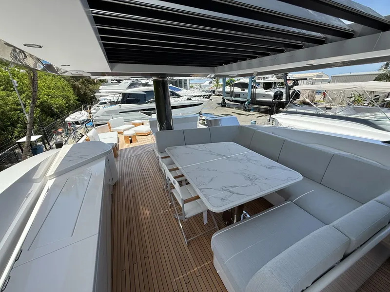 Slide: The Image of Azimut Magellano 25M 2026 - 64