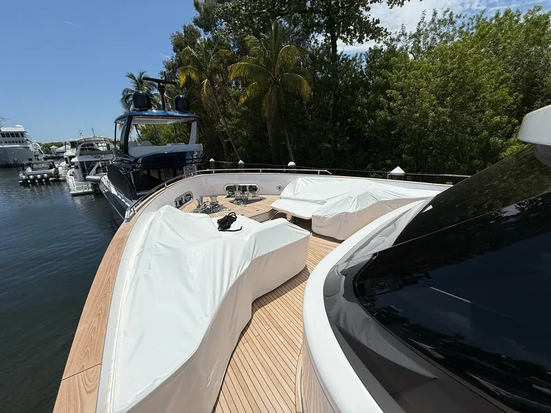 Slide: The Image of Azimut Magellano 25M 2026 - 84