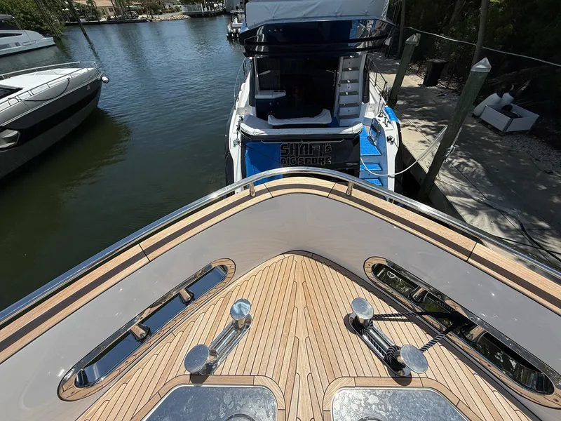 Slide: The Image of Azimut Magellano 25M 2026 - 86