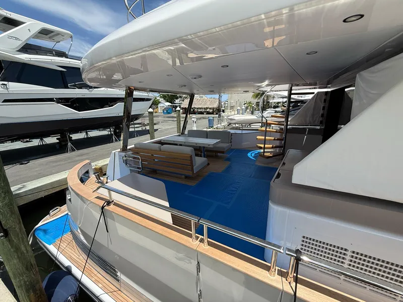 Slide: The Image of Azimut Magellano 25M 2026 - 96
