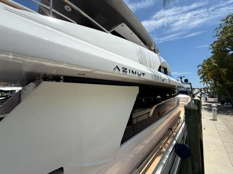 Slide: The Image of Azimut Magellano 25M 2026 - 97