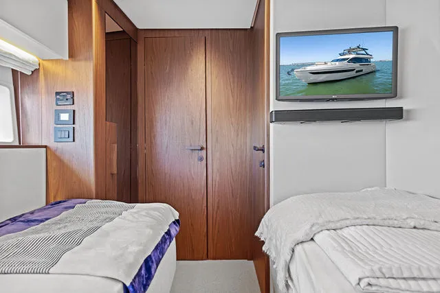 Slide: The Image of Azimut Fly 72 2026 - 91