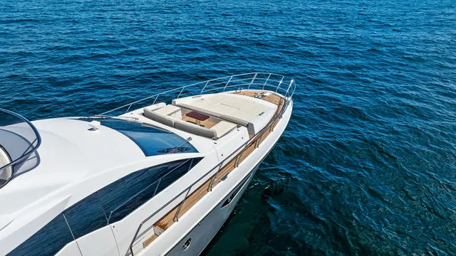 Slide: The Image of Azimut Fly 72 2026 - 98