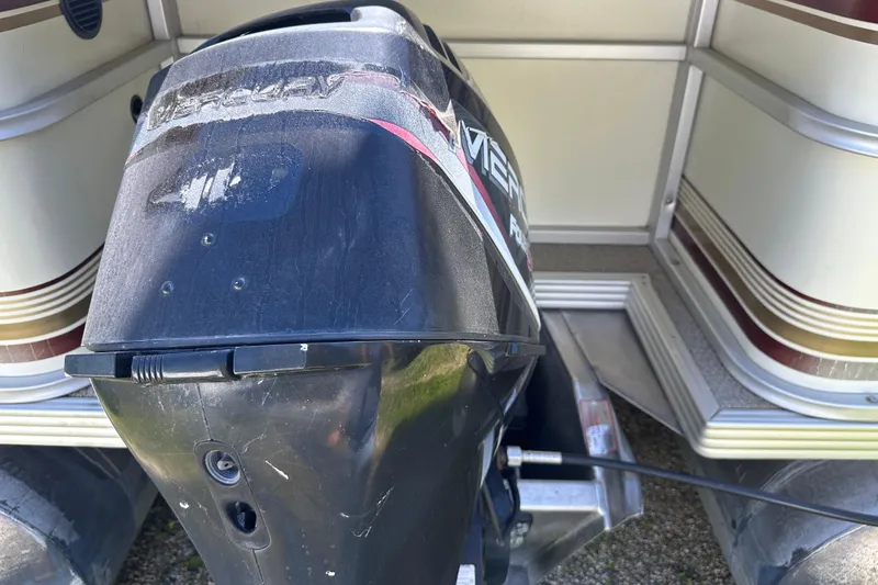 Slide: The Image of Outboard motor on a 1999 Crest 25 III Classic pontoon boat, close-up view. - 13