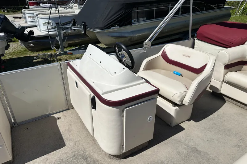 Slide: The Image of 1999 Crest 25 III Classic boat interior with steering console and seating. - 6