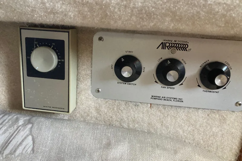 Slide: The Image of Sink area in 1989 Bayliner 3288 Motoryacht with faucet and countertop. - 42