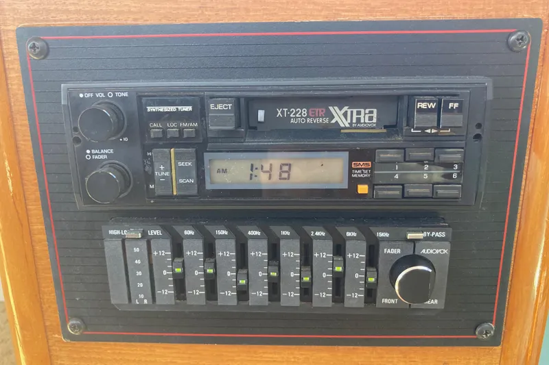 Slide: The Image of 1989 Bayliner 3288 Motoryacht thermostat and control panel for Marine Air Systems. - 43