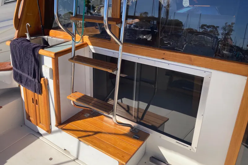 Slide: The Image of 1989 Bayliner 3288 Motoryacht with wooden accents and marina view. - 9