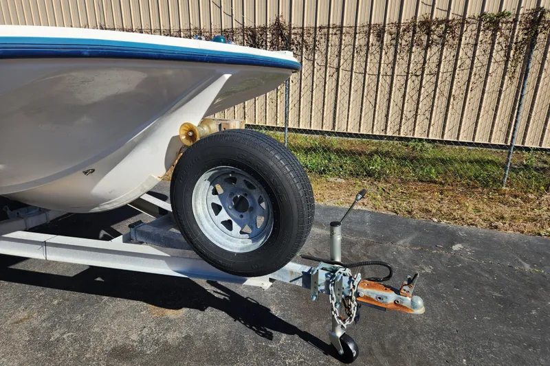 Slide: The Image of 2003 McKee Craft 185 Offshoreman boat on trailer, parked outdoors. - 18