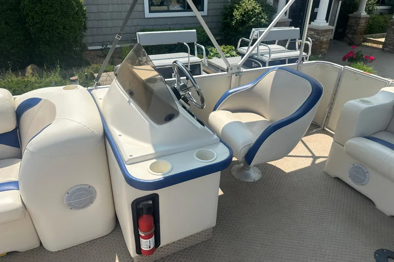 Slide: The Image of 2004 Crest 20 II LM boat interior with steering console and seating. - 6