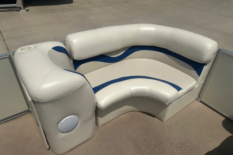 Slide: The Image of White and blue boat seating on a 2004 Crest 20 II LM pontoon. - 8