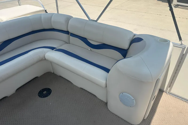 Slide: The Image of 2004 Crest 20 II LM pontoon boat with white and blue cushioned seating. - 9