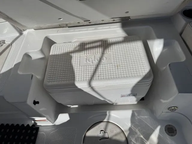 Slide: The Image of White Igloo cooler on 2020 Tahoe 2150 boat deck, under sunlight. - 37