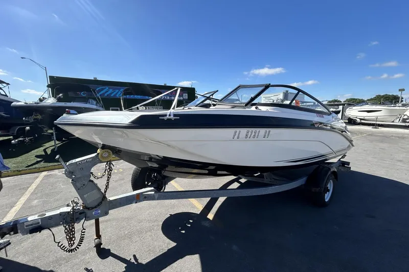 Slide: The Image of 2019 Yamaha Boats SX190 on trailer under clear blue sky. - 4