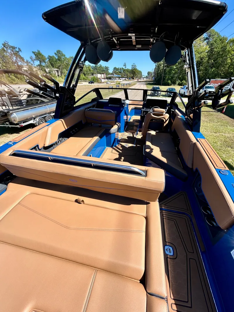 Slide: The Image of Cobalt R8 Surf 2026 - 15