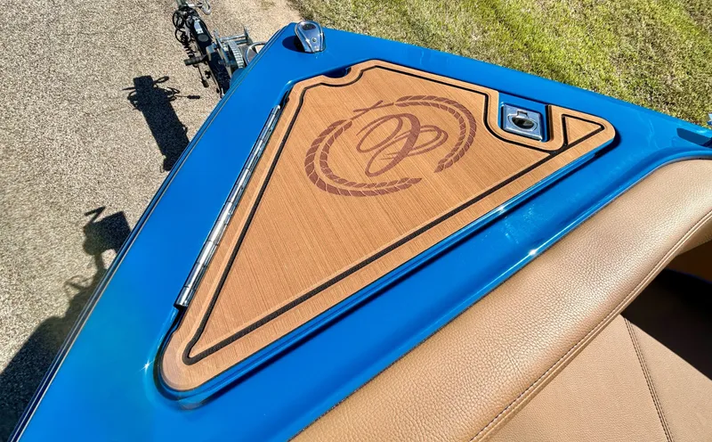 Slide: The Image of Cobalt R8 Surf 2026 - 16