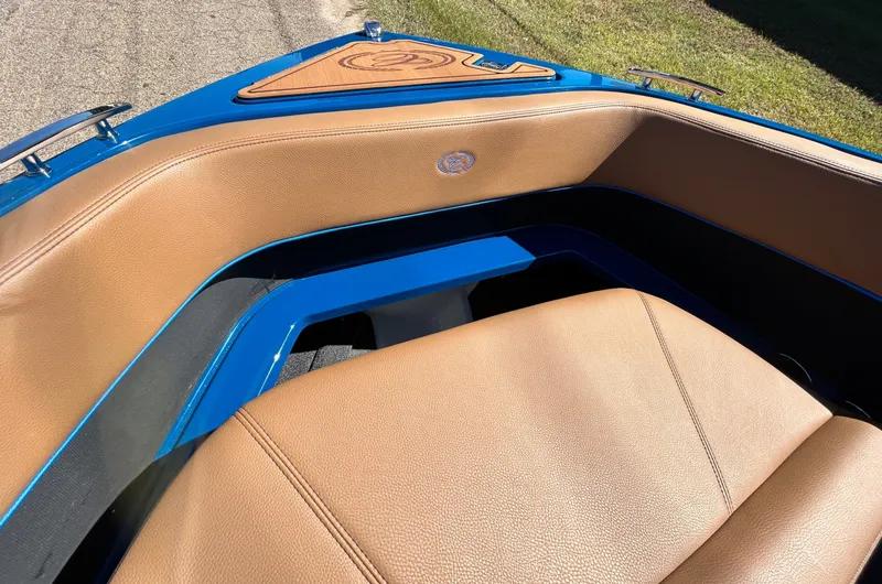 Slide: The Image of Cobalt R8 Surf 2026 - 18