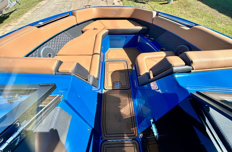 Slide: The Image of Cobalt R8 Surf 2026 - 19