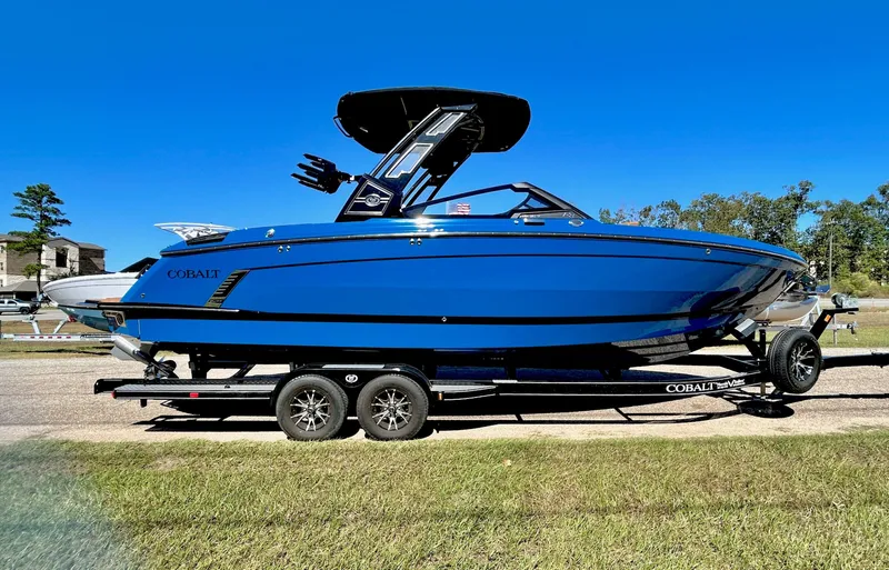 Slide: The Image of Cobalt R8 Surf 2026 - 2