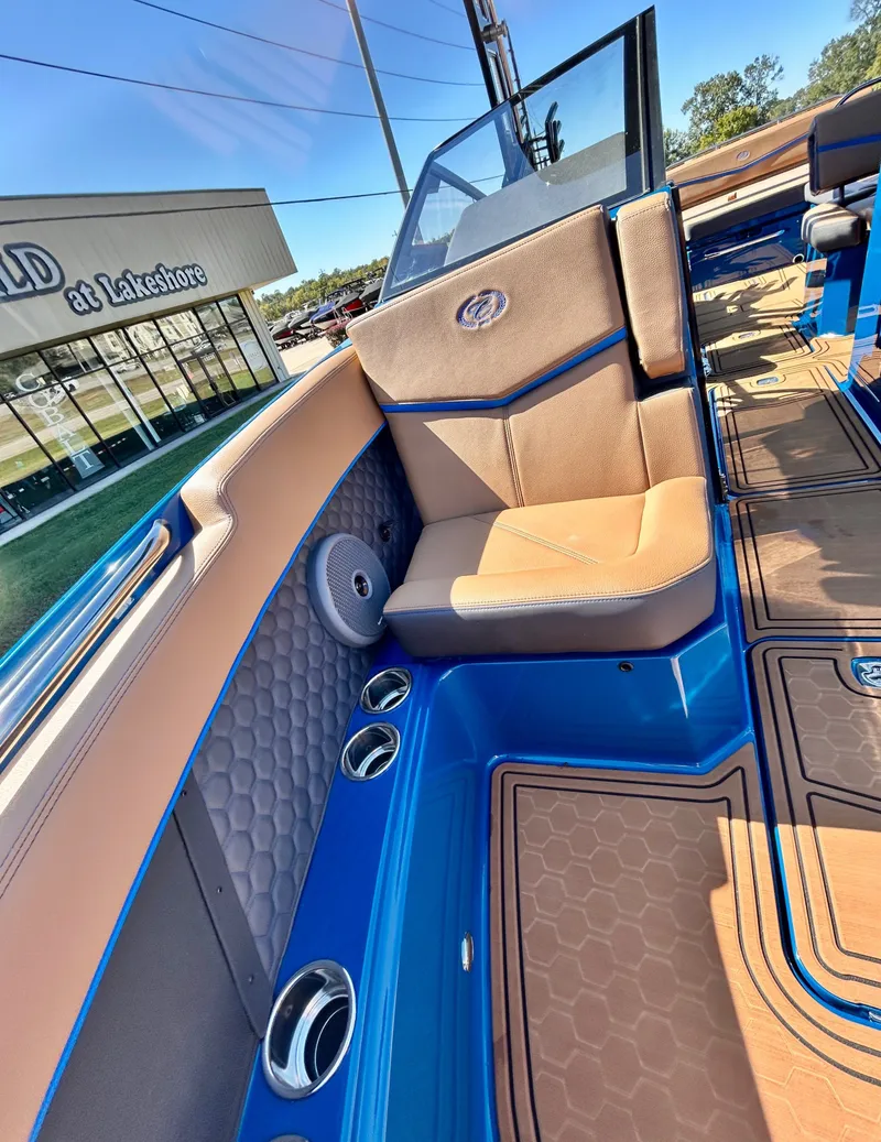 Slide: The Image of Cobalt R8 Surf 2026 - 22