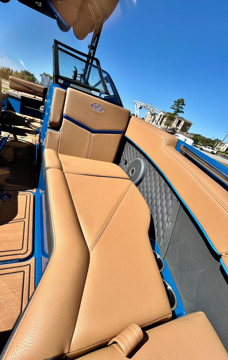 Slide: The Image of Cobalt R8 Surf 2026 - 24