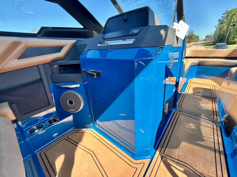 Slide: The Image of Cobalt R8 Surf 2026 - 27