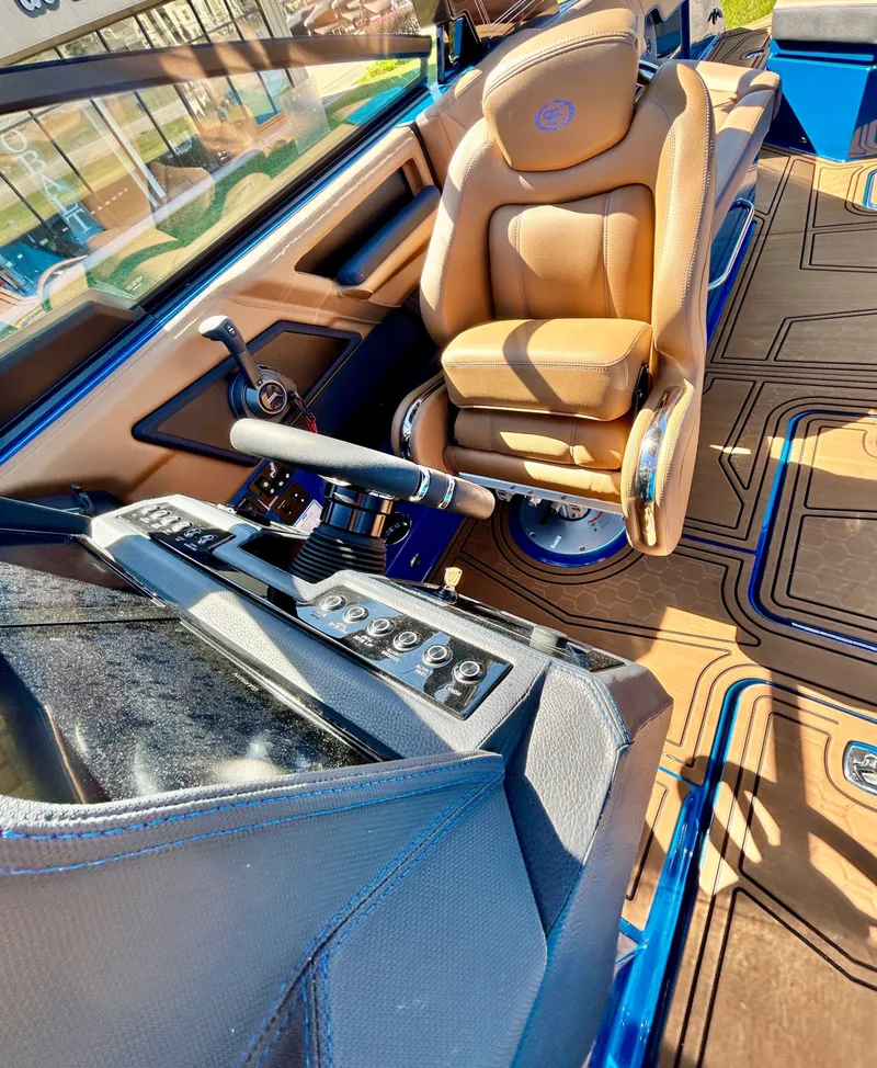 Slide: The Image of Cobalt R8 Surf 2026 - 30