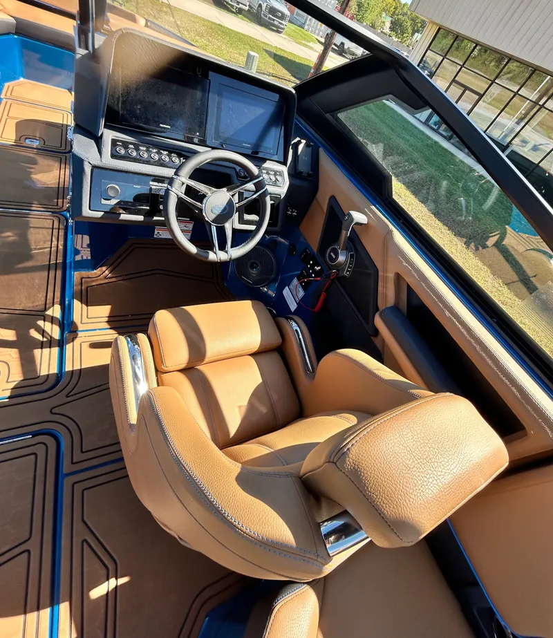 Slide: The Image of Cobalt R8 Surf 2026 - 32