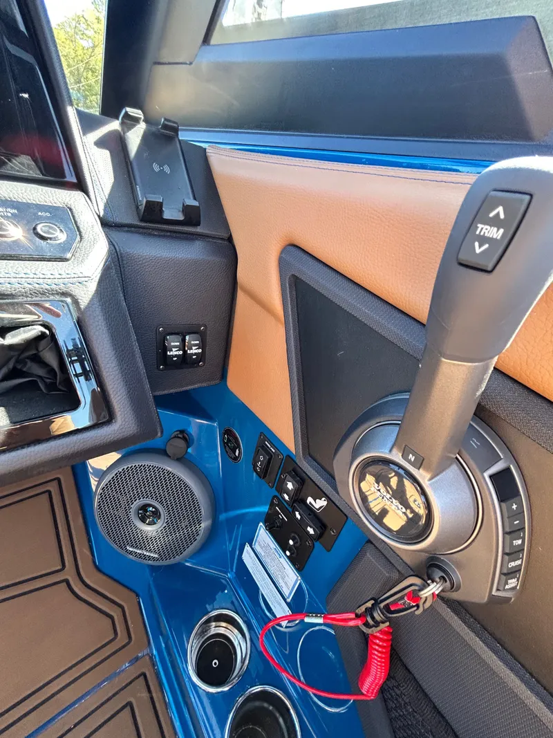 Slide: The Image of Cobalt R8 Surf 2026 - 33