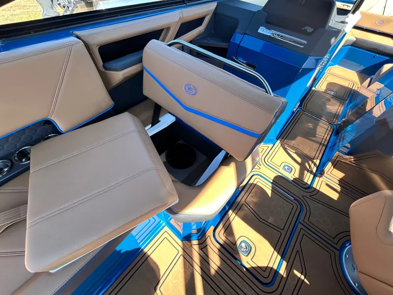 Slide: The Image of Cobalt R8 Surf 2026 - 37