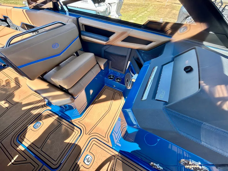 Slide: The Image of Cobalt R8 Surf 2026 - 38