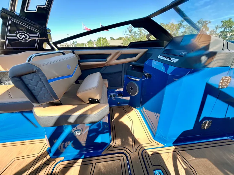 Slide: The Image of Cobalt R8 Surf 2026 - 39