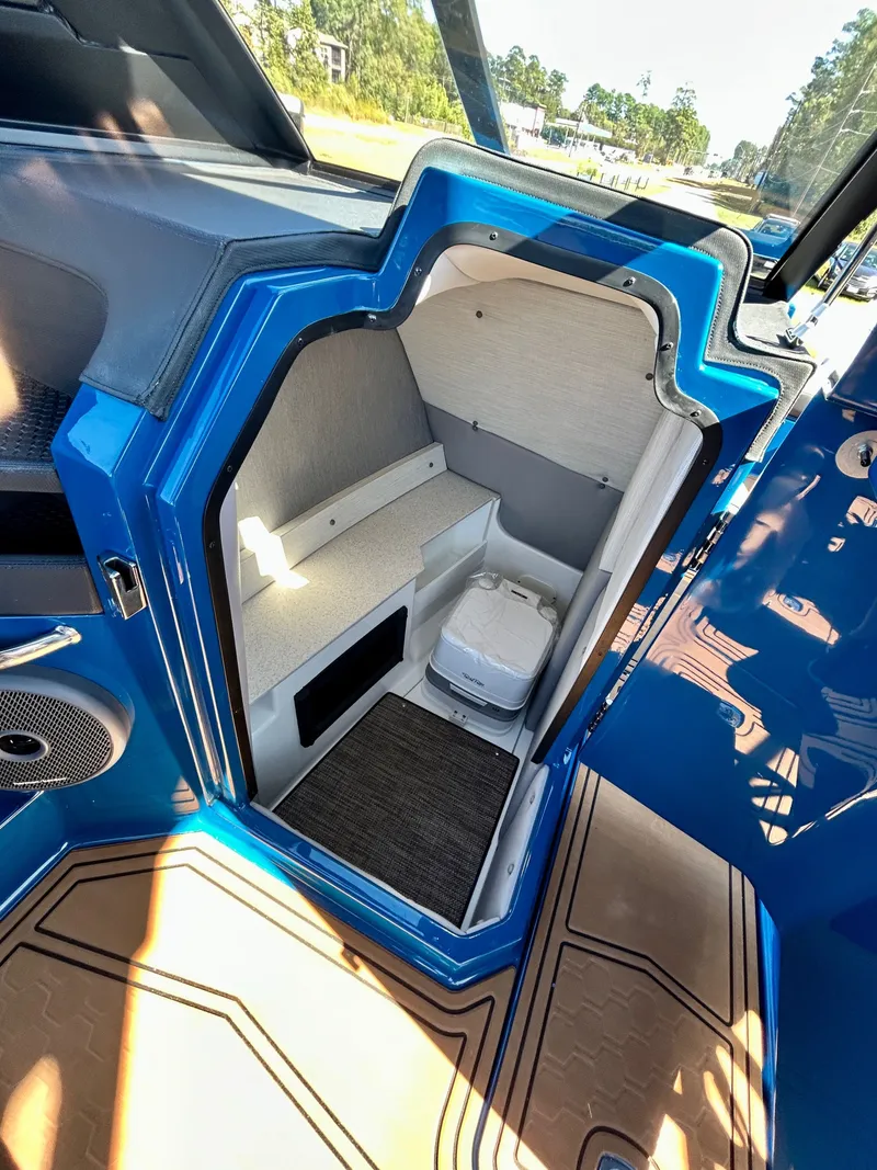 Slide: The Image of Cobalt R8 Surf 2026 - 40