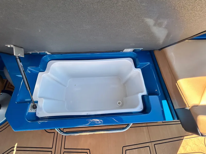 Slide: The Image of Cobalt R8 Surf 2026 - 49