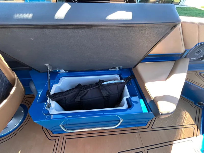 Slide: The Image of Cobalt R8 Surf 2026 - 50