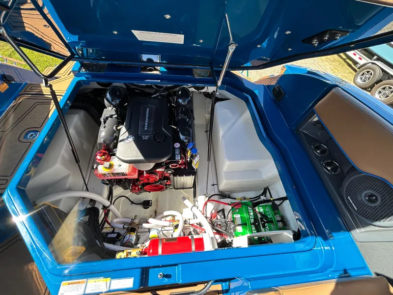 Slide: The Image of Cobalt R8 Surf 2026 - 54