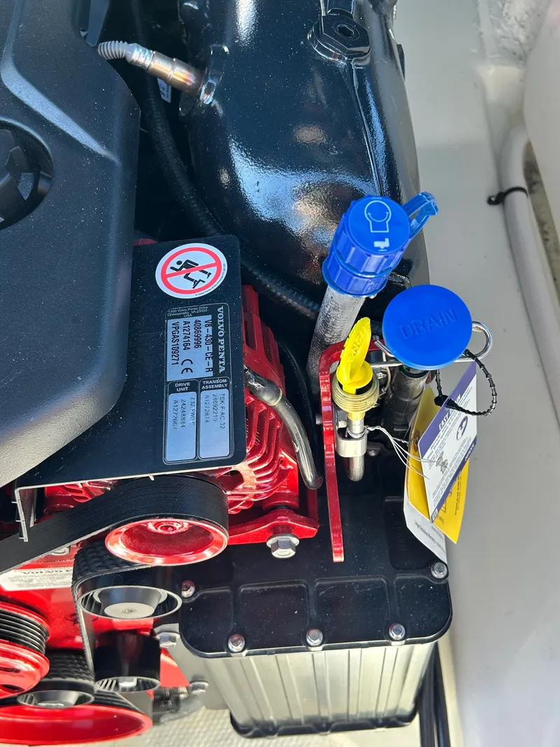 Slide: The Image of Cobalt R8 Surf 2026 - 55