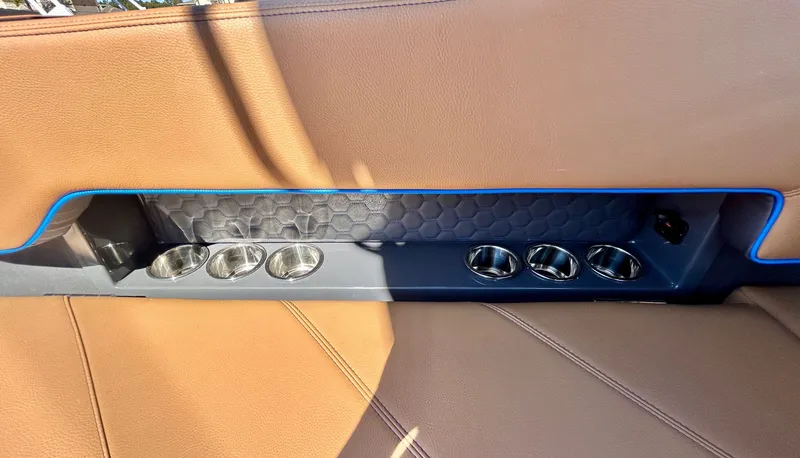 Slide: The Image of Cobalt R8 Surf 2026 - 60